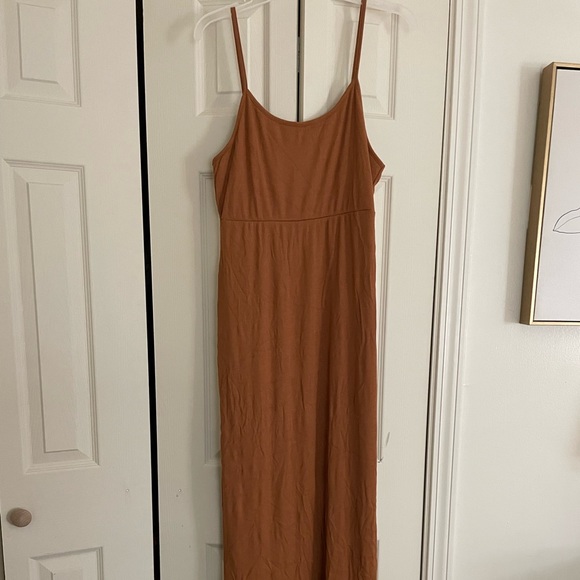 Elegant Tan Maxi Dress - Picture 1 of 4